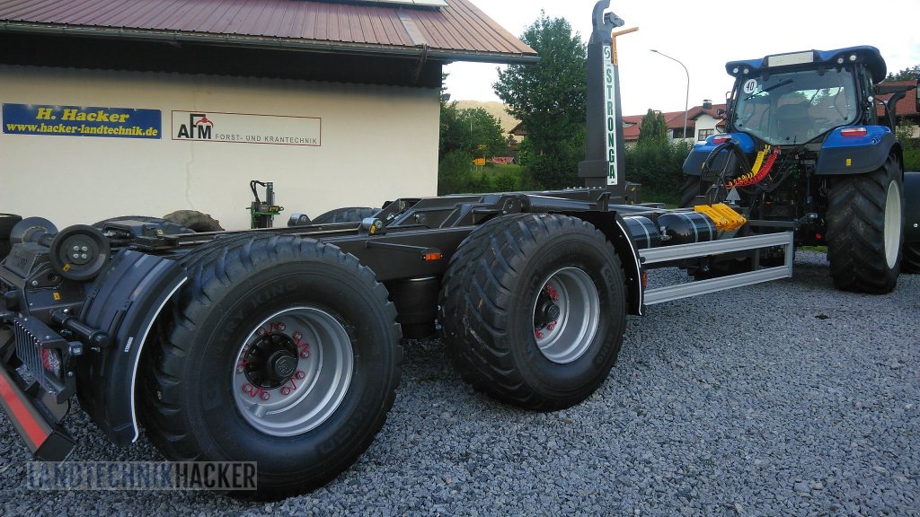 Hakenwagen van het type Stronga HL 210, Neumaschine in Gotteszell (Foto 1)