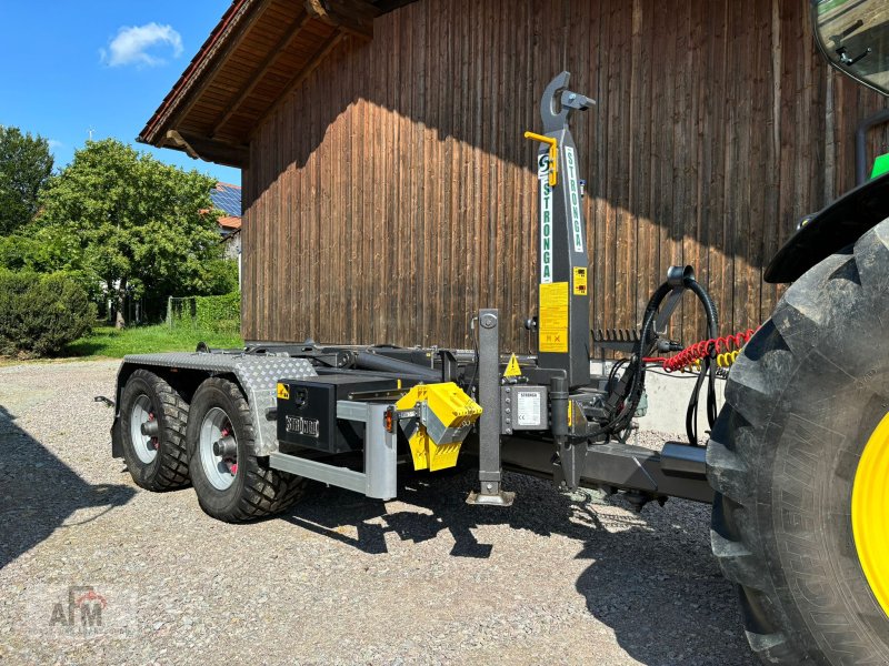 Hakenwagen des Typs Stronga HL140, Neumaschine in Haibach