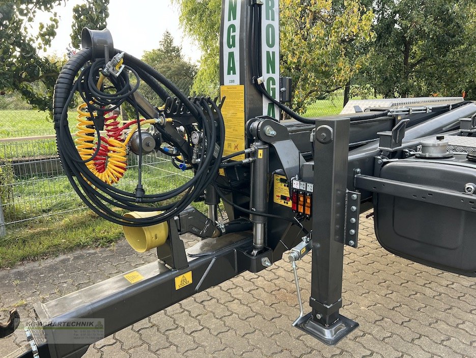 Hakenwagen van het type Stronga HookLoada HL210 DT AKTION!, Neumaschine in Langensendelbach (Foto 5)