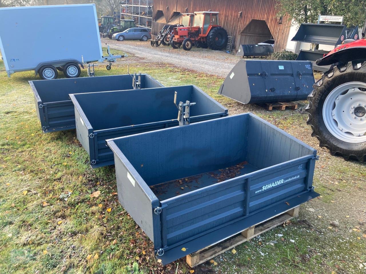 Heckcontainer of the type Sonstige AROS Hecktransportbox kippbar, versch. Breiten SLHK, Traktobox, Heckbtransporbehälter, Neumaschine in Geiselhöring (Picture 4)