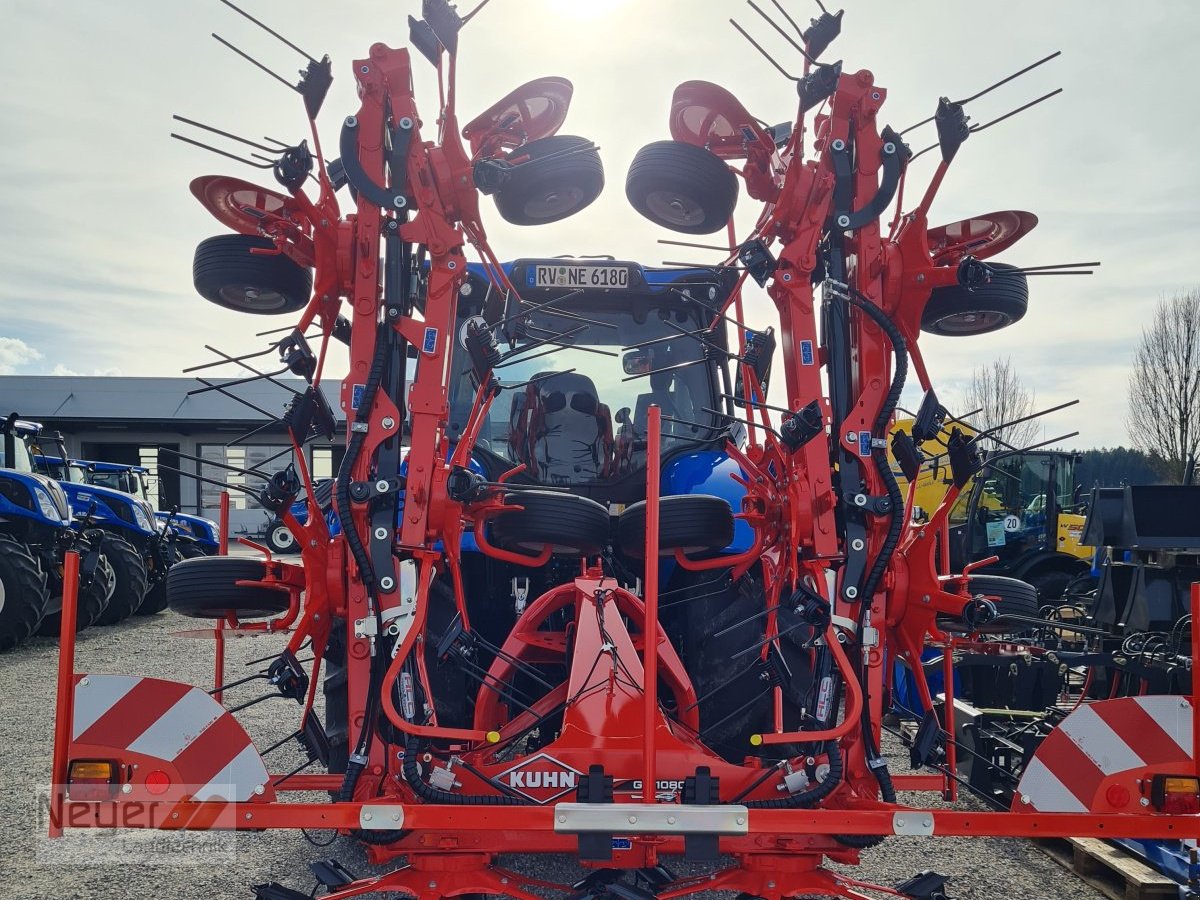 Heuwender van het type Kuhn GF 10803, Neumaschine in Bad Waldsee Mennisweiler (Foto 1)