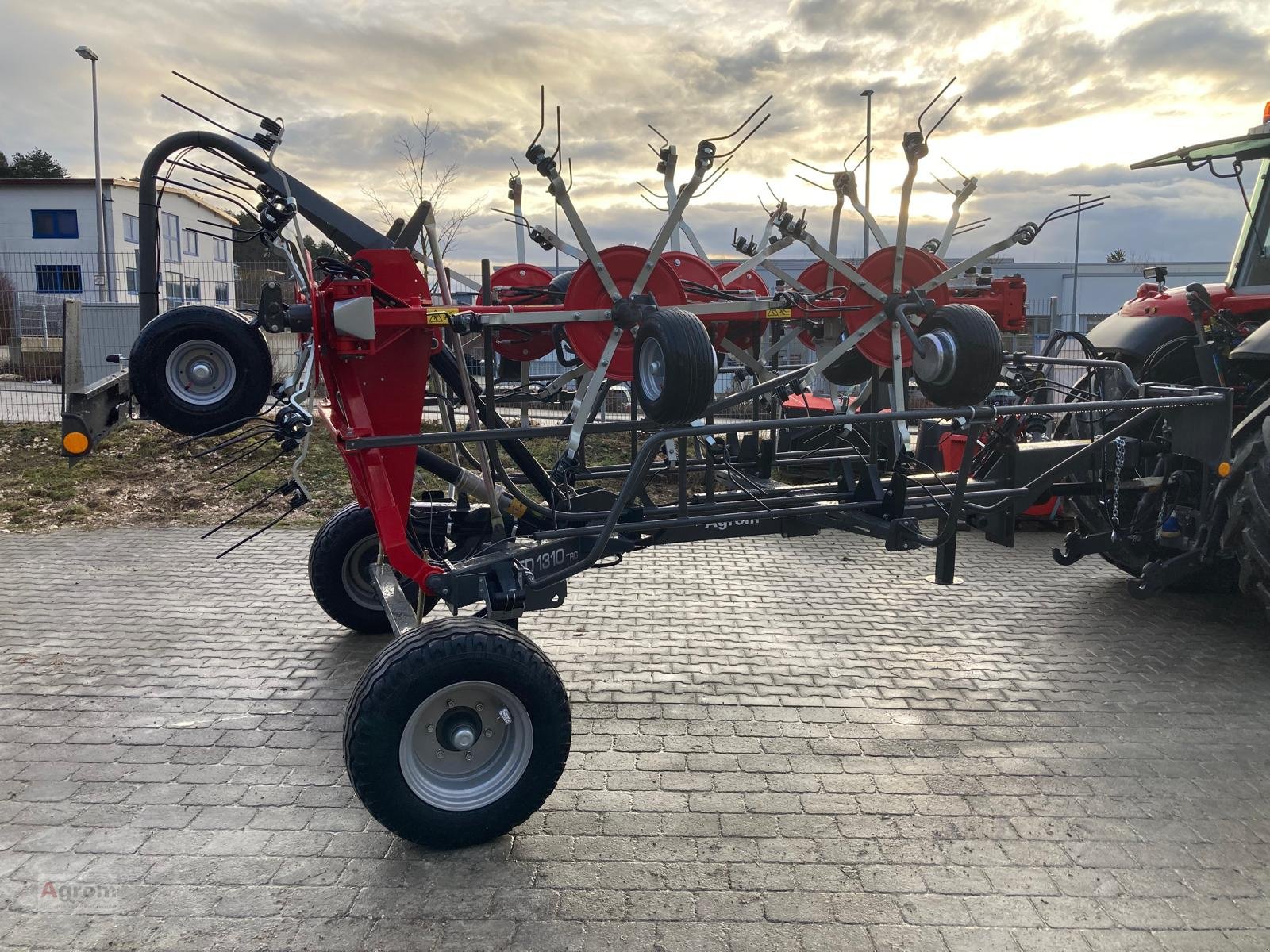 Heuwender of the type Massey Ferguson TD 1310 TRC, Neumaschine in Münsingen (Picture 6)