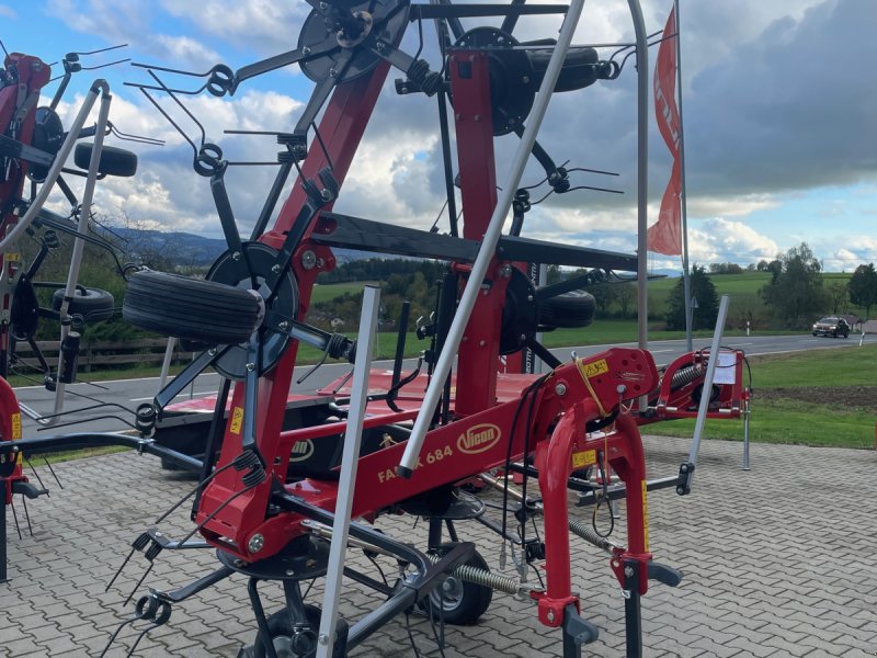 Heuwender des Typs Vicon Fanex 684, Neumaschine in Fürsteneck