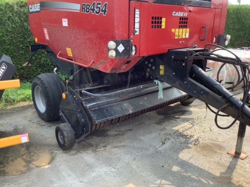 Hochdruckpresse van het type Case IH RB454, Gebrauchtmaschine in les hayons (Foto 1)