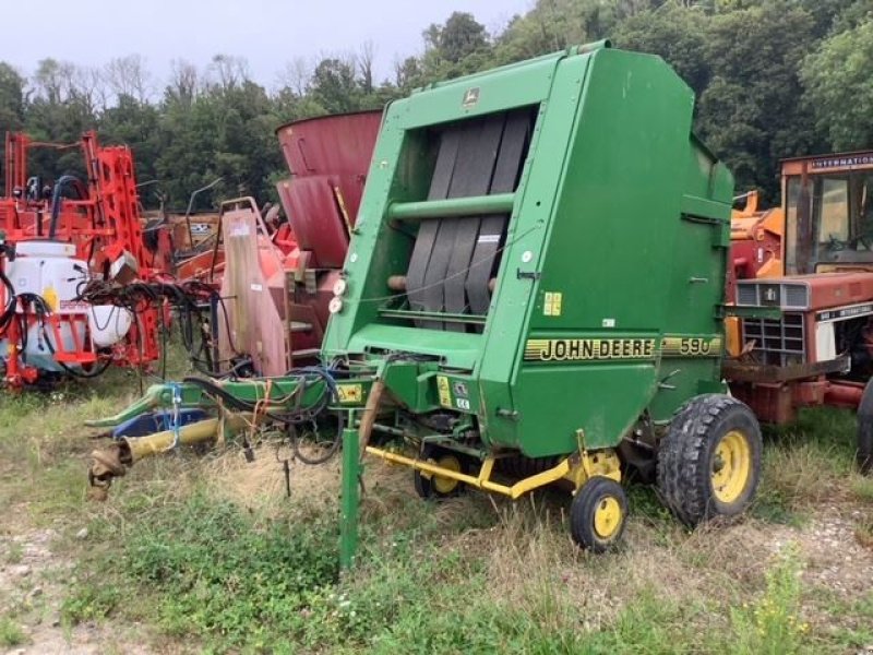 Hochdruckpresse tipa John Deere 590, Gebrauchtmaschine u les hayons (Slika 1)