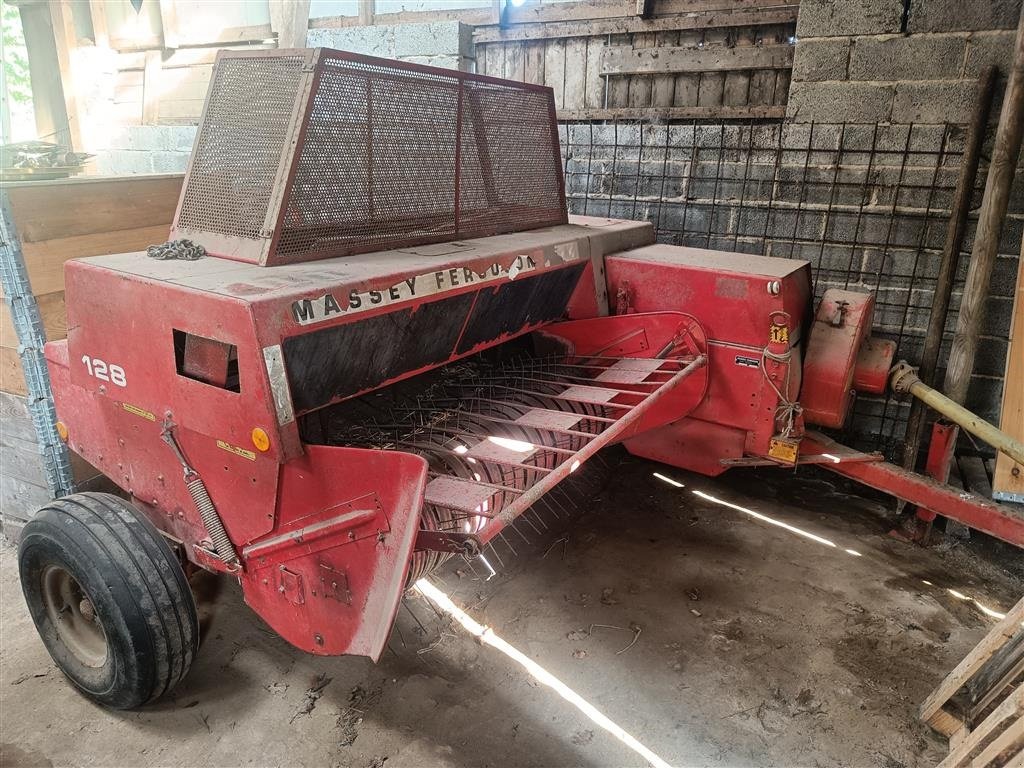 Hochdruckpresse typu Massey Ferguson 128 småballe presser, Gebrauchtmaschine v Egtved (Obrázok 2)