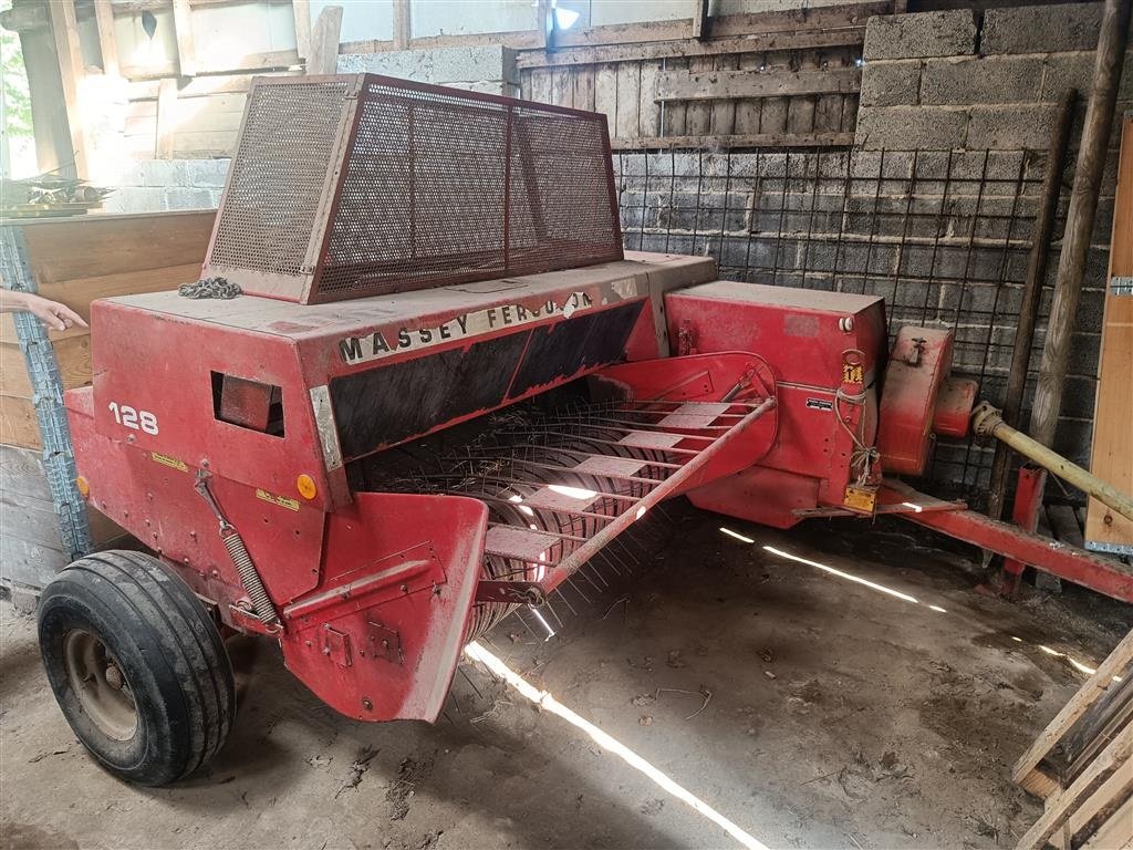 Hochdruckpresse typu Massey Ferguson 128 småballe presser, Gebrauchtmaschine w Egtved (Zdjęcie 1)