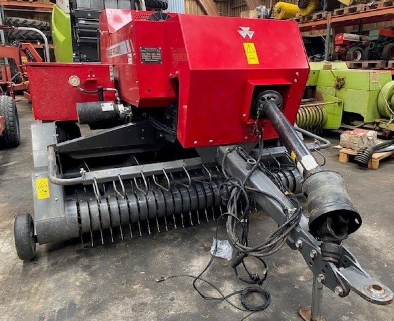 Hochdruckpresse tip Massey Ferguson 1840 SMÅ BALLEPRESSER, Gebrauchtmaschine in Helsinge (Poză 4)