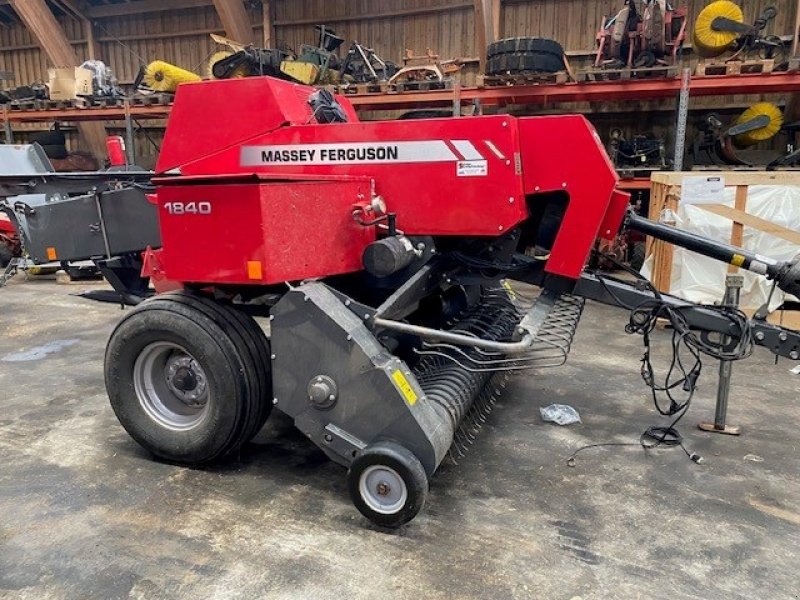 Hochdruckpresse tip Massey Ferguson 1840 SMÅ BALLEPRESSER, Gebrauchtmaschine in Helsinge (Poză 2)