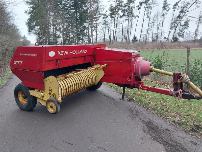 Hochdruckpresse des Typs New Holland 377 Hayliner, Gebrauchtmaschine in Rønnede