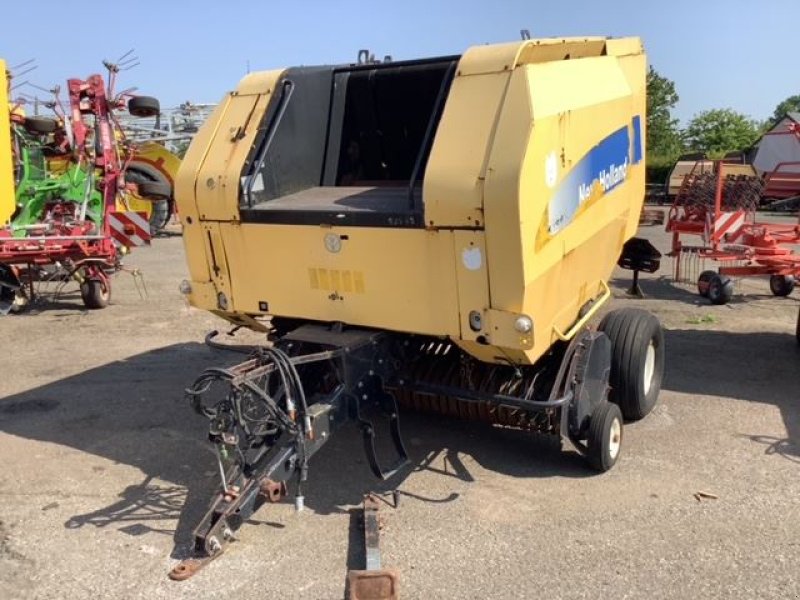 Hochdruckpresse of the type New Holland BR740A, Gebrauchtmaschine in les hayons (Picture 1)