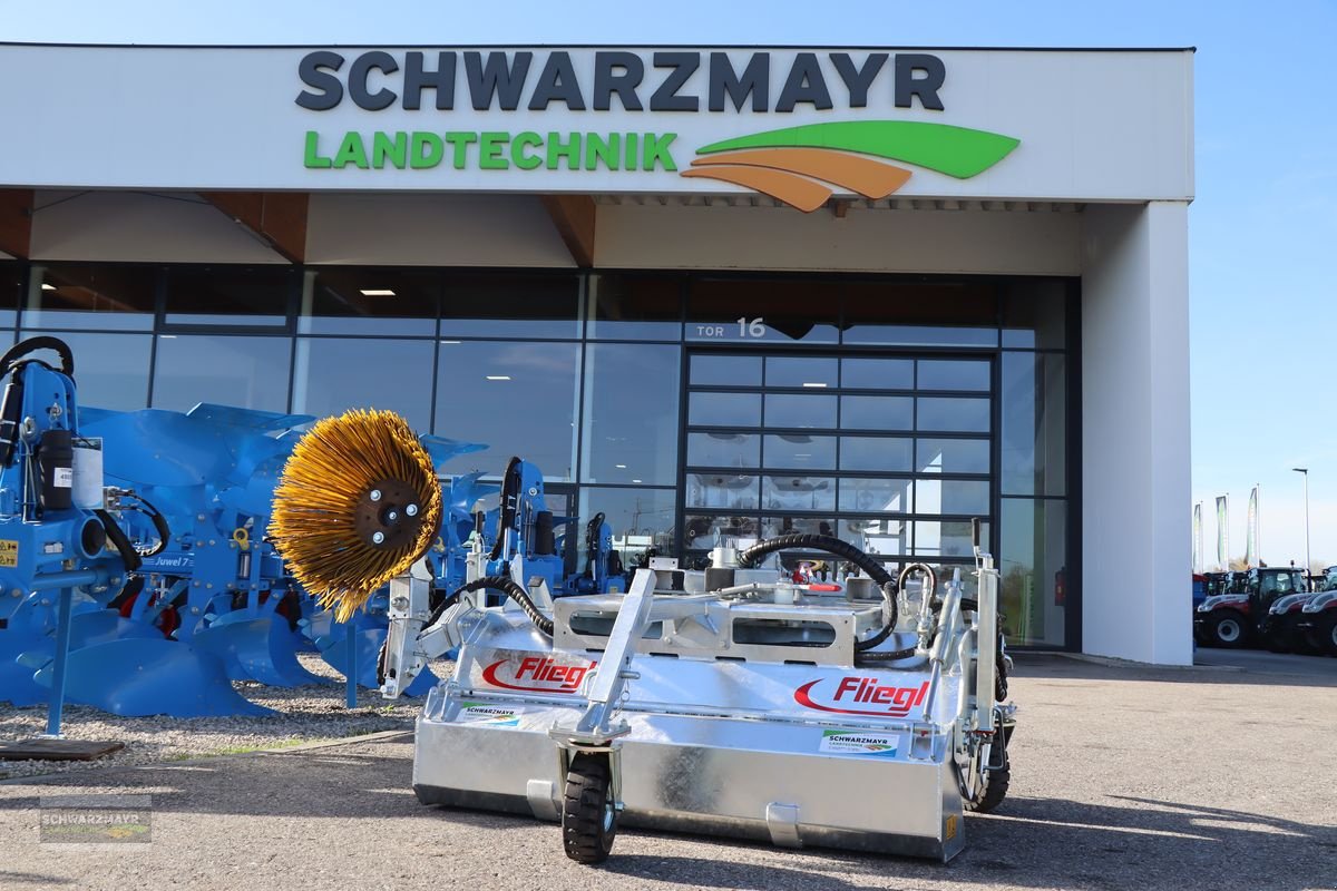 Hochdruckreiniger van het type Sonstige Fliegl AgroCenter Kehrmaschine 1550, Vorführmaschine in Aurolzmünster (Foto 1)