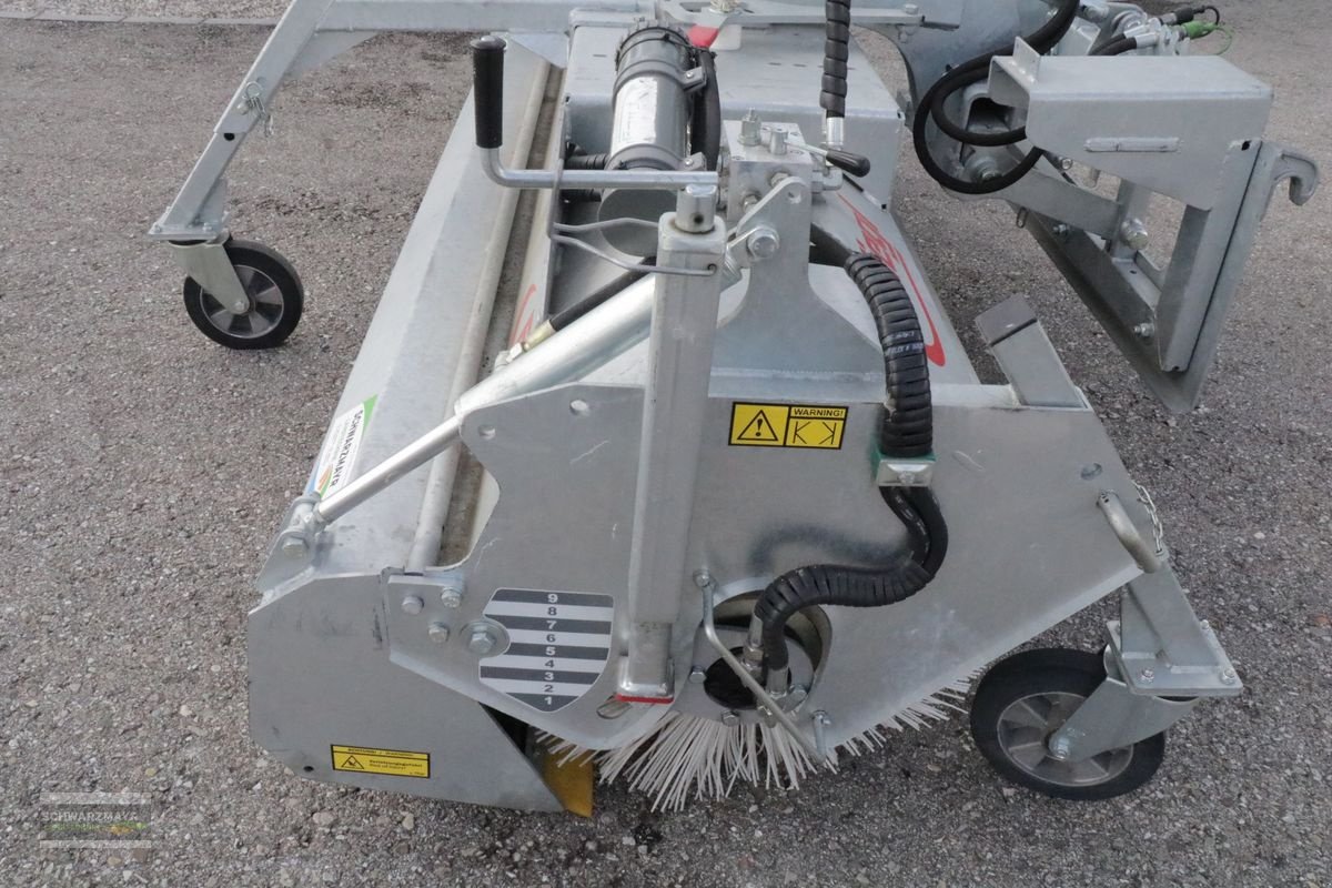 Hochdruckreiniger tip Sonstige Fliegl AgroCenter Kehrmaschine 2300, Neumaschine in Gampern (Poză 15)