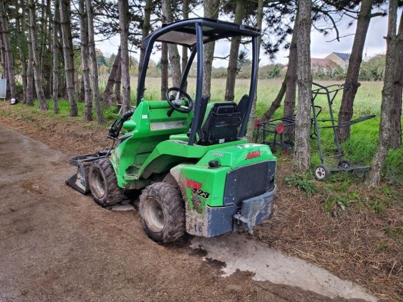 Hoflader van het type Avant 423, Gebrauchtmaschine in BRAY en Val (Foto 3)