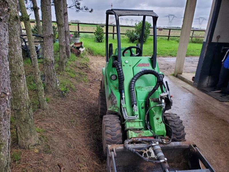 Hoflader van het type Avant 423, Gebrauchtmaschine in BRAY en Val (Foto 1)