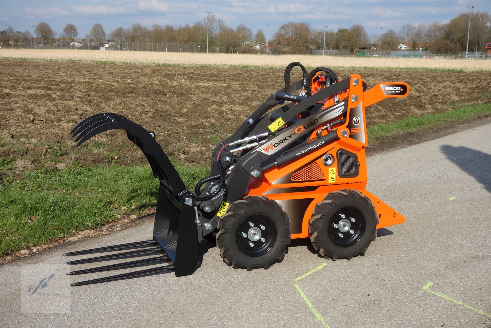 Hoflader of the type Cast Group WorkyQuad SSQ 11 Minilader Hoflader Skidlader Dumper, Neumaschine in Bruckmühl (Picture 1)