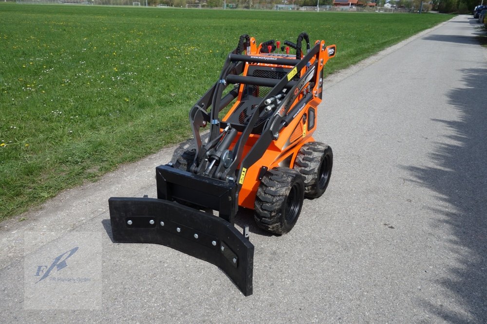 Hoflader of the type Cast Group WorkyQuad SSQ 11 Minilader Hoflader Skidlader Dumper, Neumaschine in Bruckmühl (Picture 2)