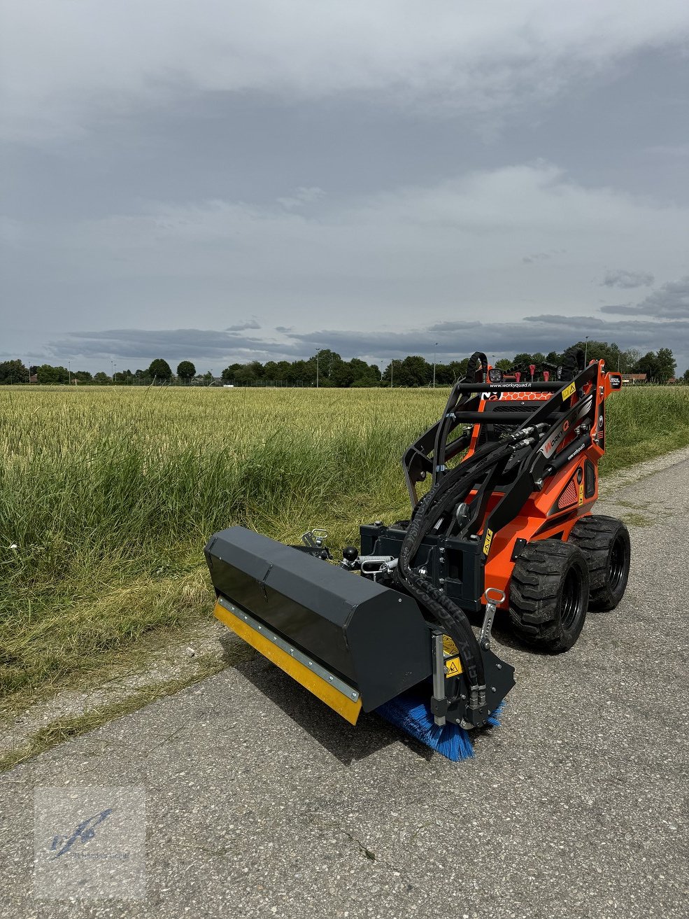 Hoflader of the type Cast Group WorkyQuad SSQ 11 Minilader Hoflader Skidlader Dumper, Neumaschine in Bruckmühl (Picture 6)