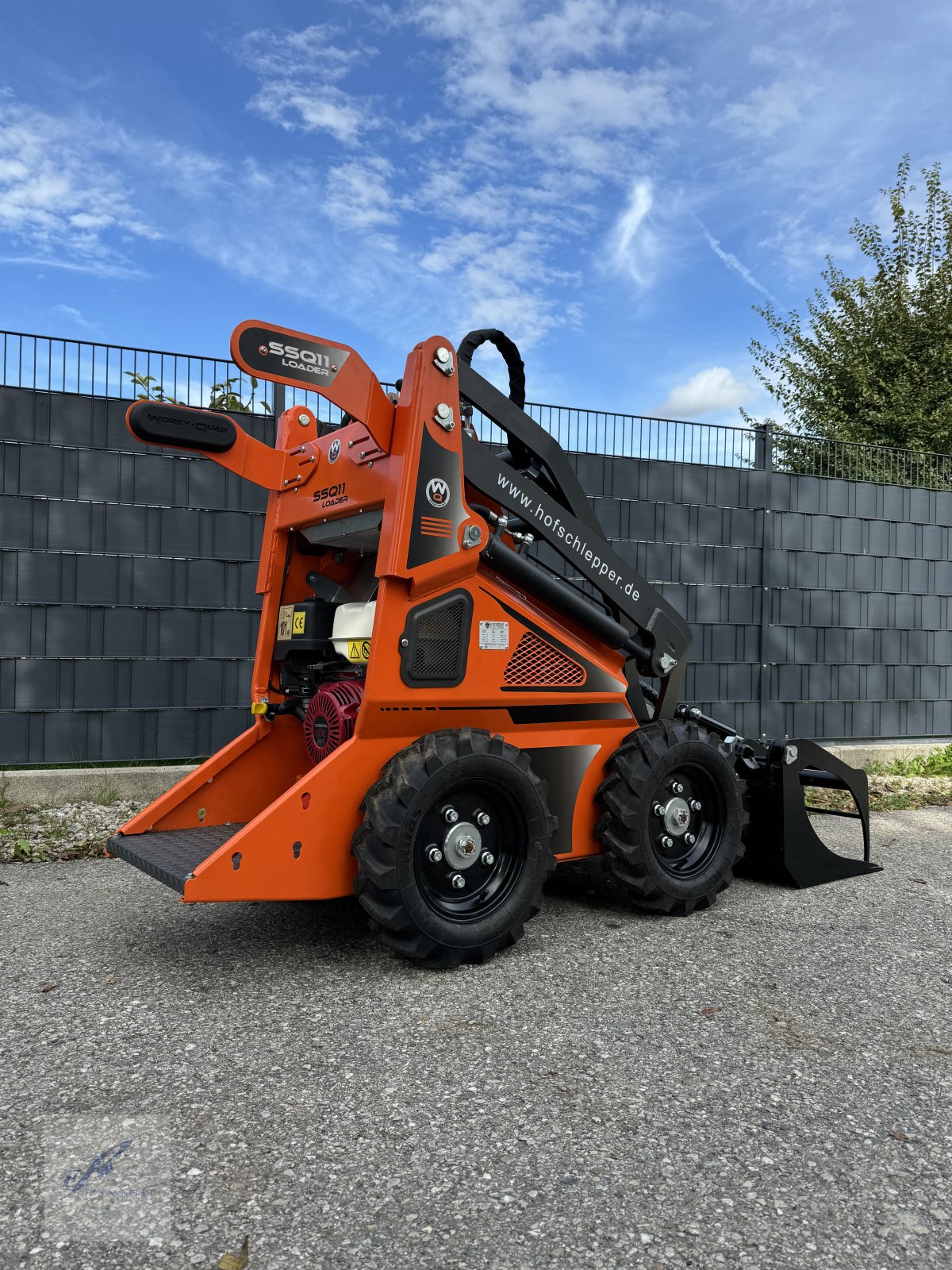 Hoflader of the type Cast Group WorkyQuad SSQ 11 Plus Minilader Dumper Skidlader, Neumaschine in Bruckmühl (Picture 2)