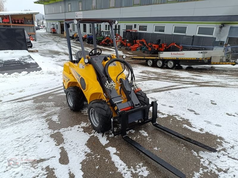 Hoflader typu Eurotrac T11 Teleskop-Lader mit Avant / Multione Aufnahme, Vorführmaschine v Dimbach (Obrázek 13)