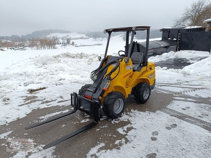 Hoflader typu Eurotrac T11 Teleskop-Lader mit Avant / Multione Aufnahme, Vorführmaschine w Dimbach (Zdjęcie 18)