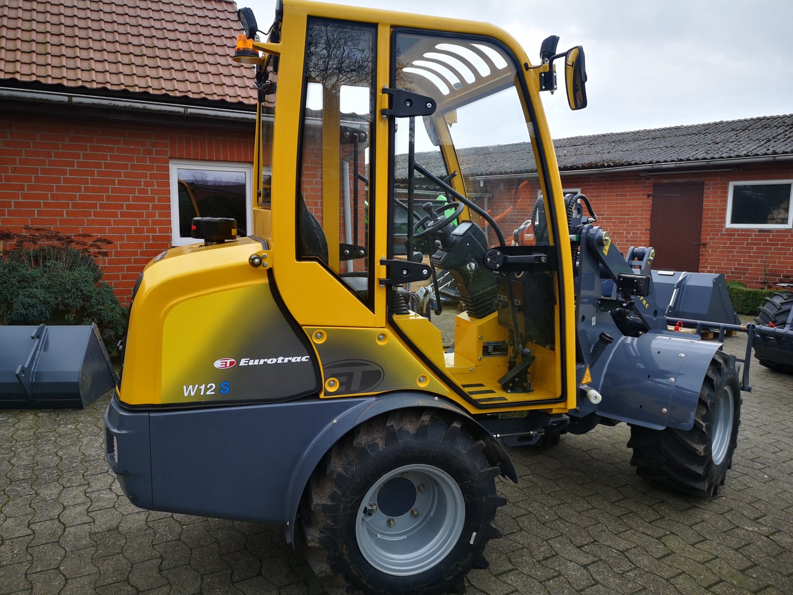 Hoflader of the type Eurotrac W12, Neumaschine in Heemsen (Picture 4)