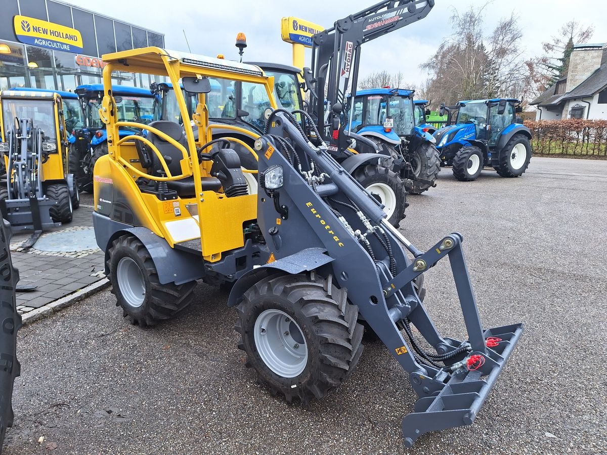 Hoflader des Typs Eurotrac W12S, Neumaschine in Burgkirchen (Bild 4)