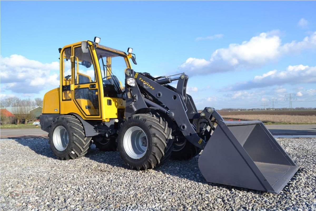 Hoflader of the type Eurotrac W13-CF, Neumaschine in Dimbach (Picture 3)