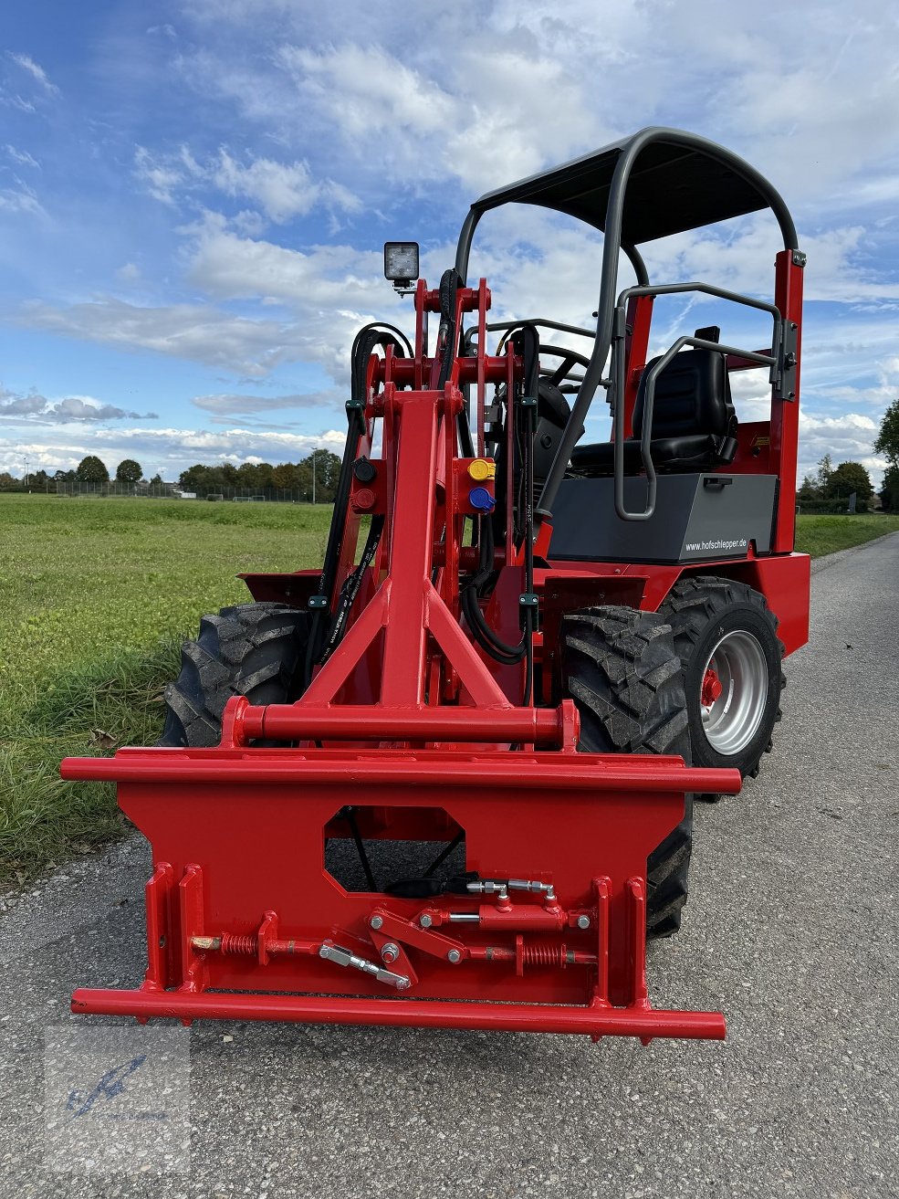 Hoflader des Typs Fuchs F 950 H Kompaktlader, Neumaschine in Bruckmühl (Bild 3)