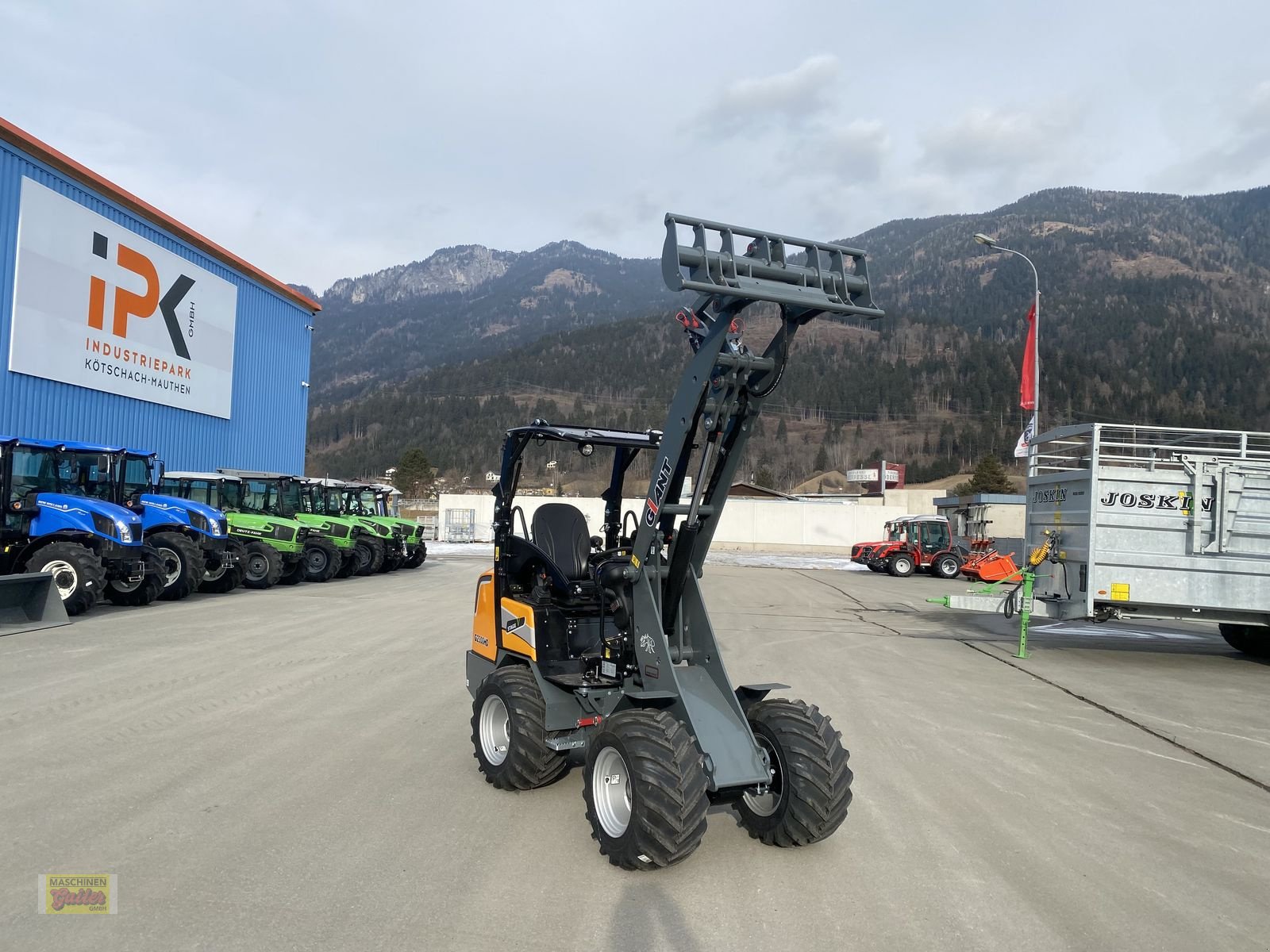 Hoflader типа GiANT G 2300 HD mit abklappbarem Fahrerschutzdach, Neumaschine в Kötschach (Фотография 28)