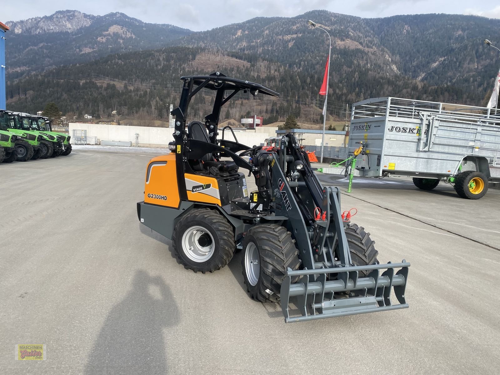 Hoflader типа GiANT G 2300 HD mit abklappbarem Fahrerschutzdach, Neumaschine в Kötschach (Фотография 26)