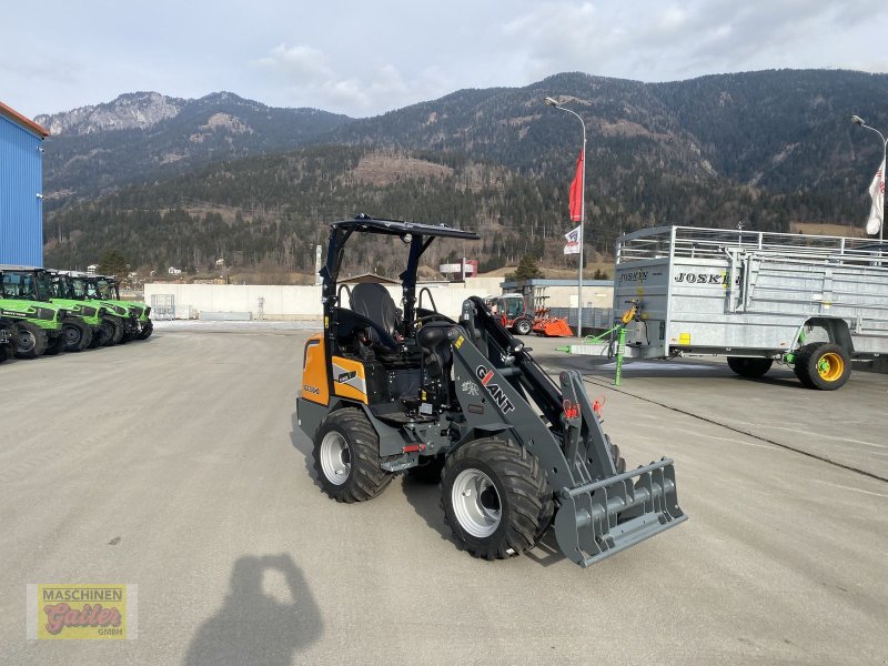 Hoflader des Typs GiANT G 2300 HD mit abklappbarem Fahrerschutzdach, Neumaschine in Kötschach (Bild 1)