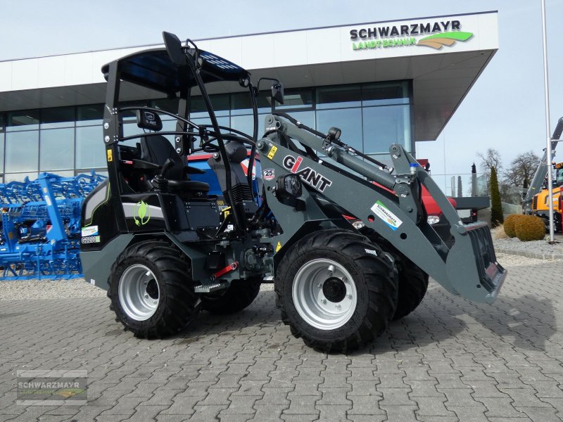 Hoflader of the type GiANT G2200 E FSD, Vorführmaschine in Gampern (Picture 1)