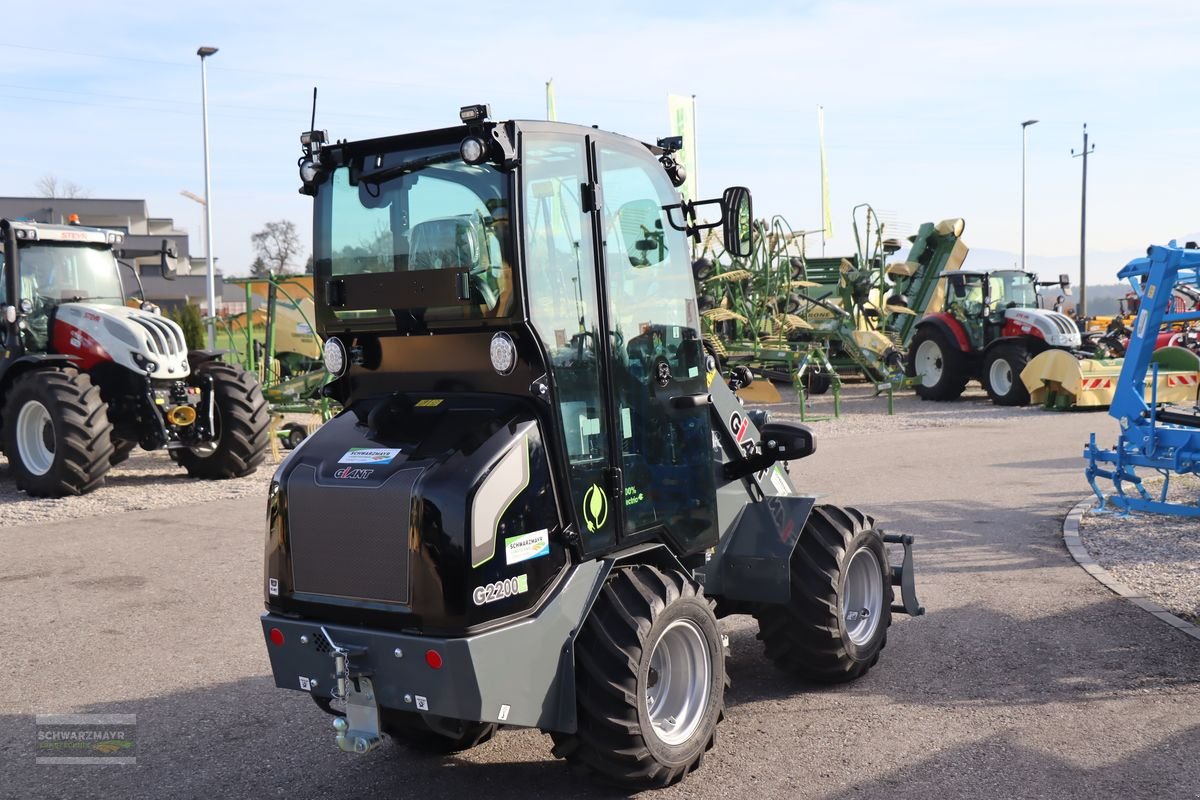 Hoflader des Typs GiANT G2200 E Kabine Schwarz, Vorführmaschine in Gampern (Bild 3)