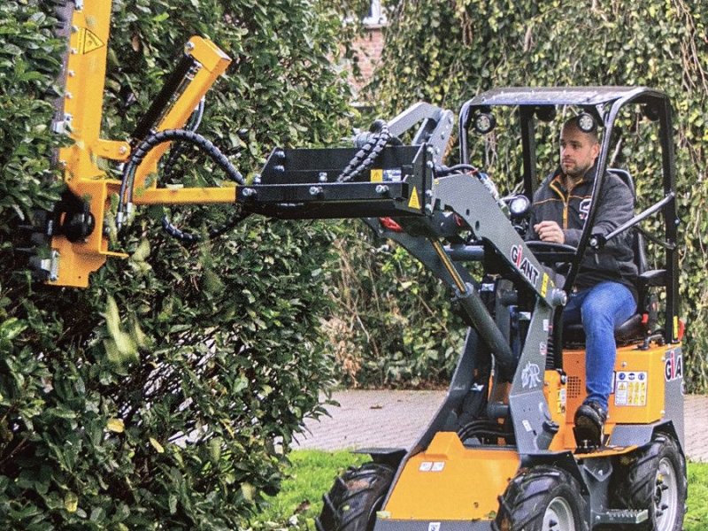 Hoflader Türe ait GiANT Heckenschere, Gebrauchtmaschine içinde Villach (resim 1)