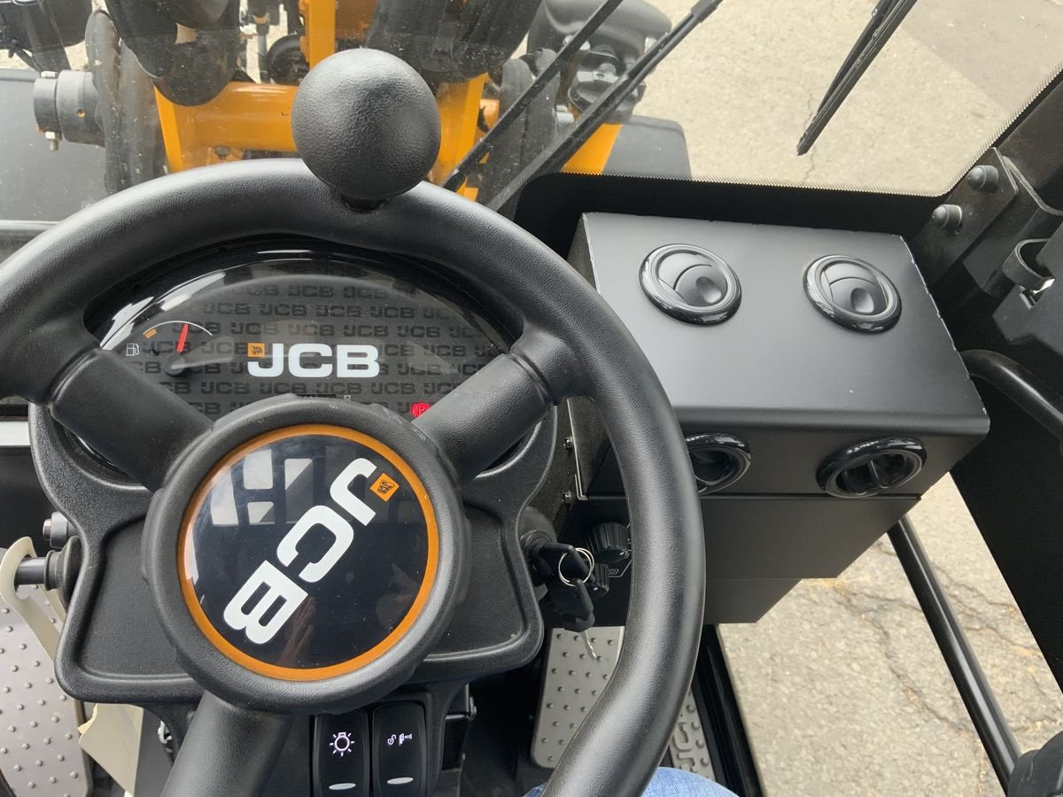 Hoflader του τύπου JCB 403 Agri, Vorführmaschine σε Bad Gleichenberg (Φωτογραφία 9)