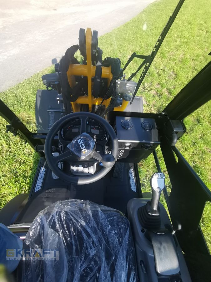 Hoflader of the type JCB 403 Agri, Neumaschine in St. Johann in Tirol (Picture 12)