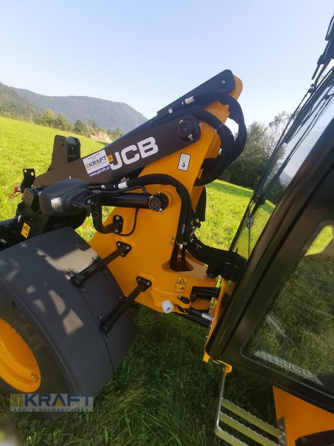 Hoflader of the type JCB 403 Agri, Neumaschine in St. Johann in Tirol (Picture 17)