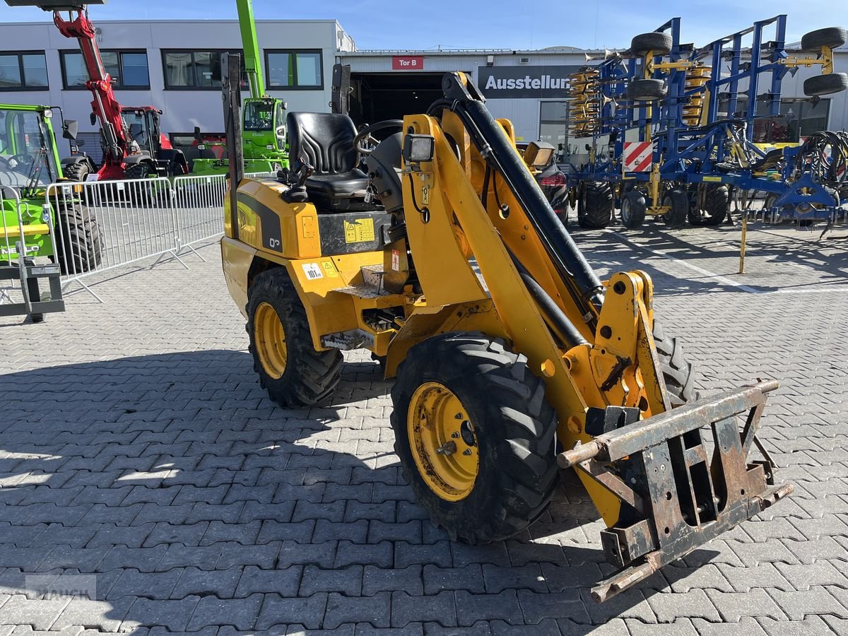 Hoflader typu JCB 403 mit Euroaufnahme, Gebrauchtmaschine v Burgkirchen (Obrázek 12)