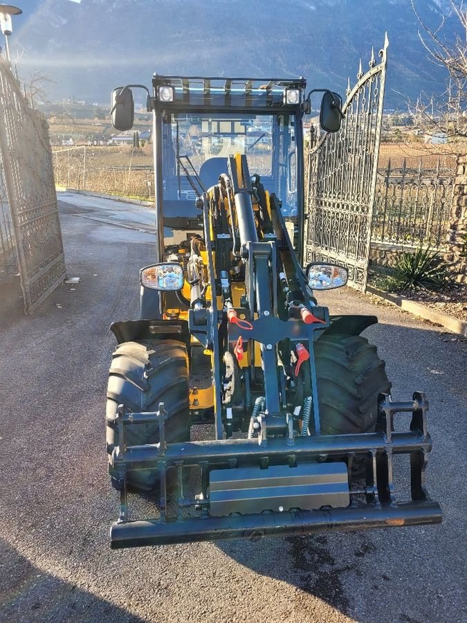 Hoflader of the type JCB 403 Plus, Neumaschine in Eppan (BZ) (Picture 2)