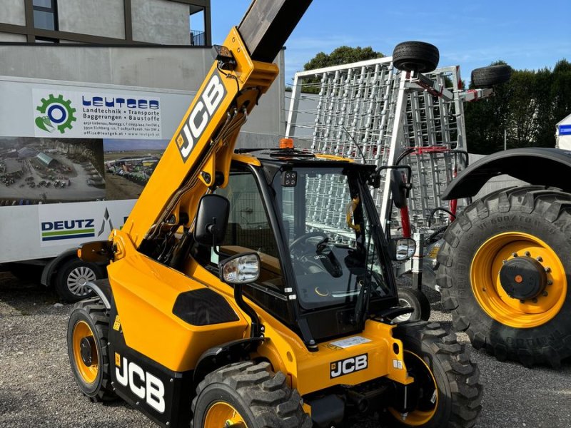 Hoflader of the type JCB 514.40, Neumaschine in Liebenau