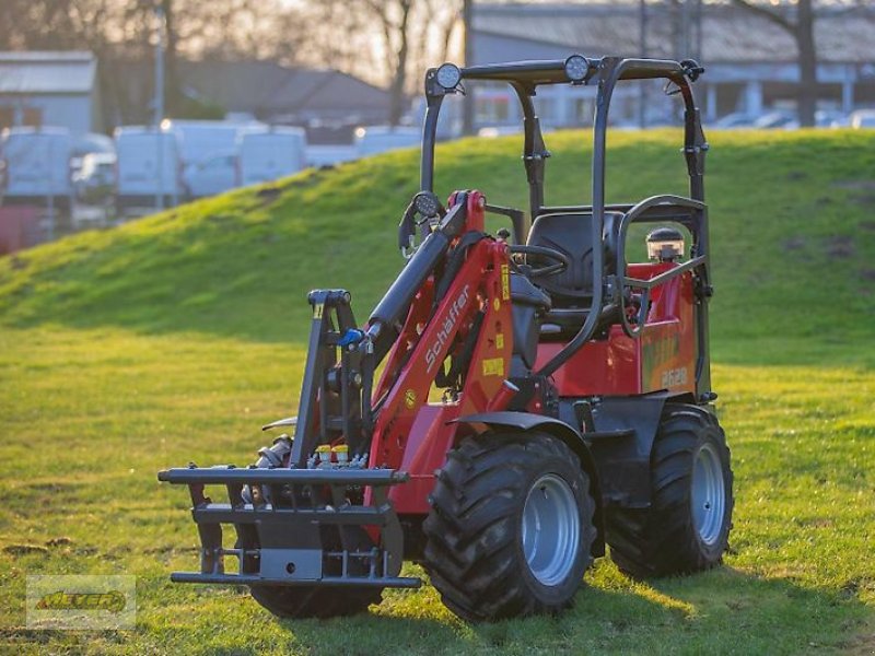 Hoflader Türe ait Schäffer 2628, Neumaschine içinde Andervenne (resim 1)