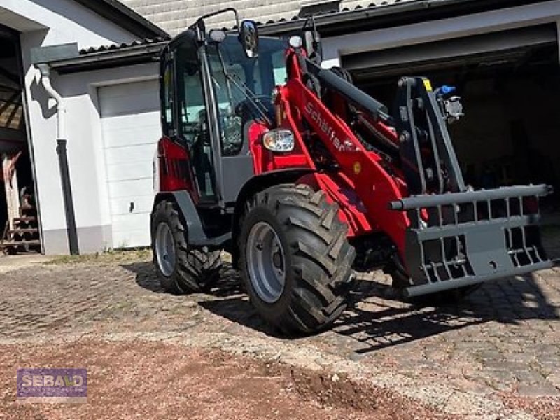 Hoflader del tipo Schäffer Hoflader 4670, Neumaschine In Zweibrücken