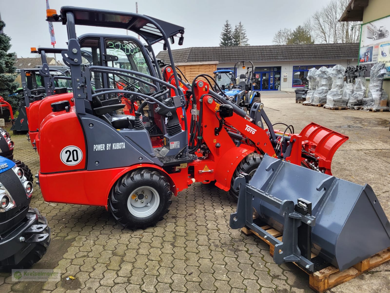 Hoflader от тип Toyo 826-III Bügel Winter Aktion Schneeschild + StVZO + Werkzeugpaket NEU Allrad Kubota, Neumaschine в Feuchtwangen (Снимка 4)