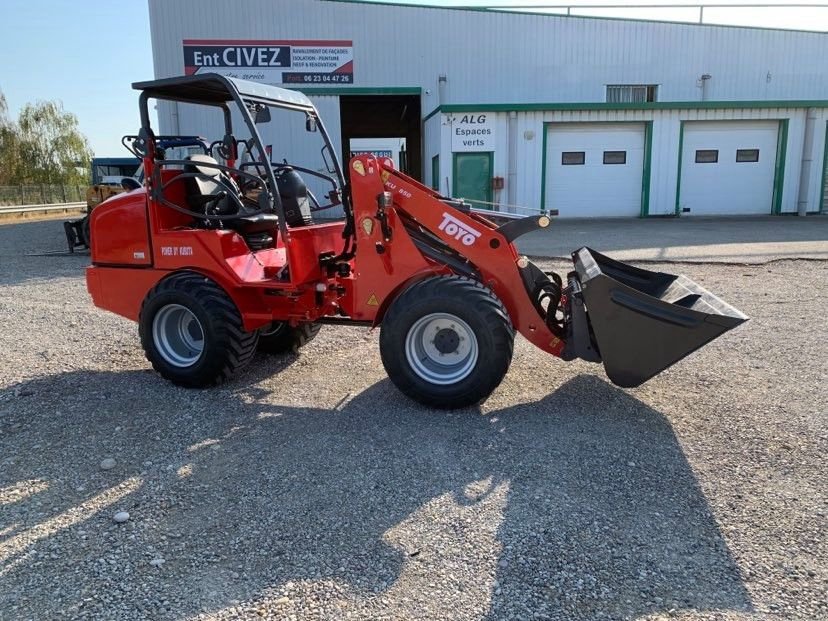 Hoflader typu Toyo 851, Gebrauchtmaschine v BEAUREPAIRE (Obrázek 2)