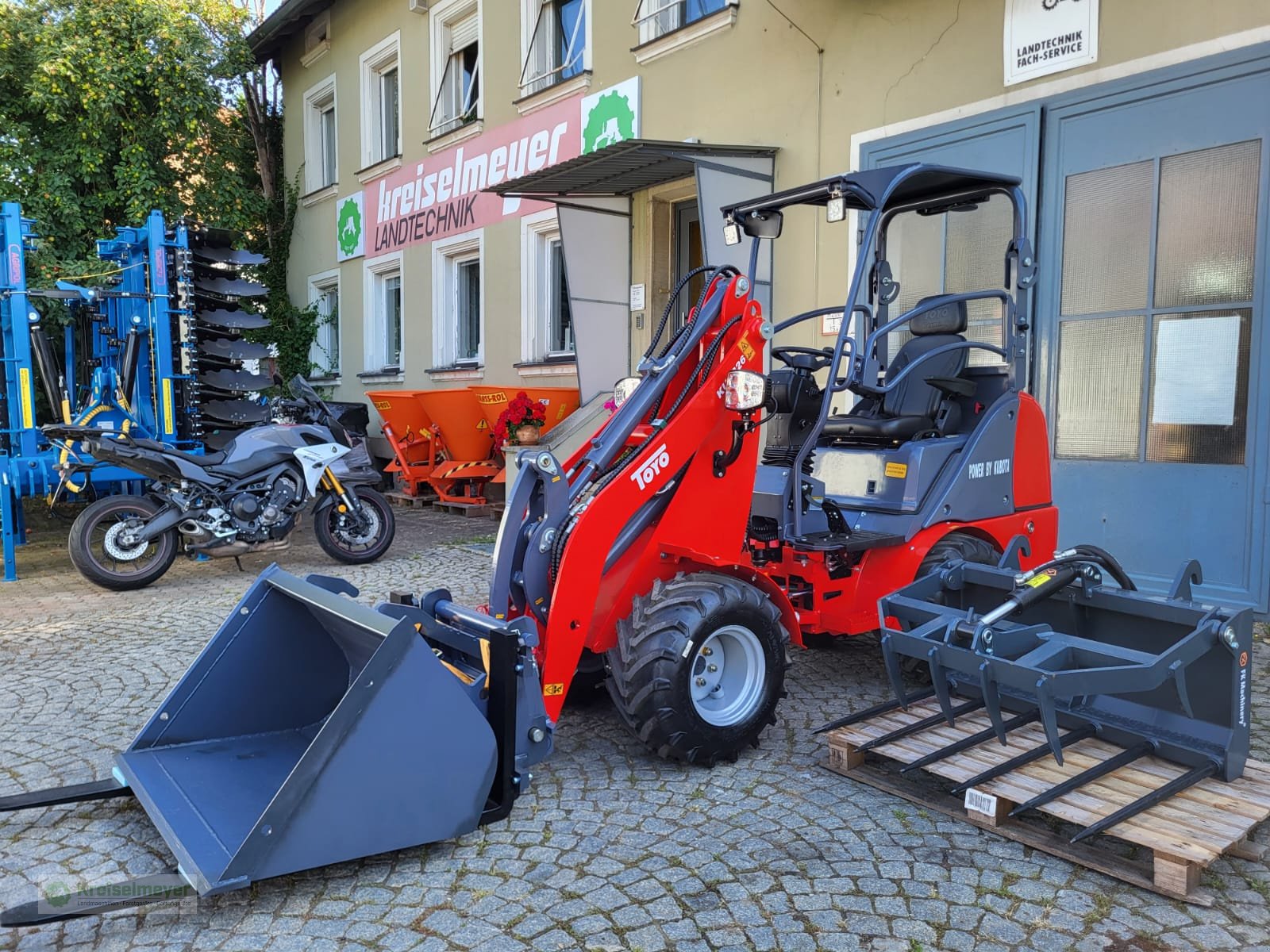 Hoflader от тип Toyo KU 826-III Bügel Kubota Stage V + Werkzeug AKTION + Krokodilgebiss NEU, Neumaschine в Feuchtwangen (Снимка 1)