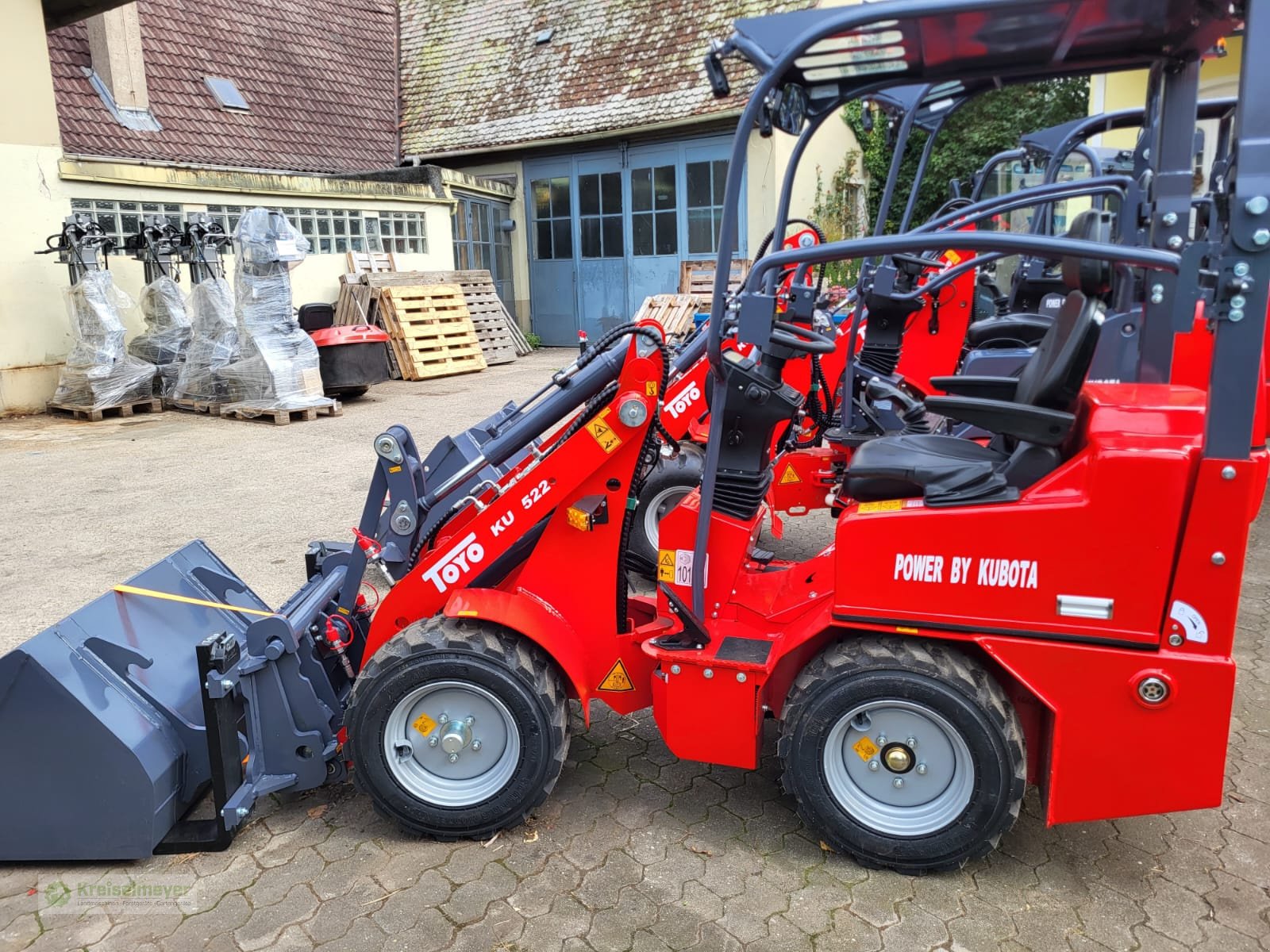 Hoflader des Typs Toyo Mini 522-II Bügel Stage V Kubota + Werkzeugaktion Schaufel + Palettengabel + Schneeschild kostenlos NEU, Neumaschine in Feuchtwangen (Bild 3)