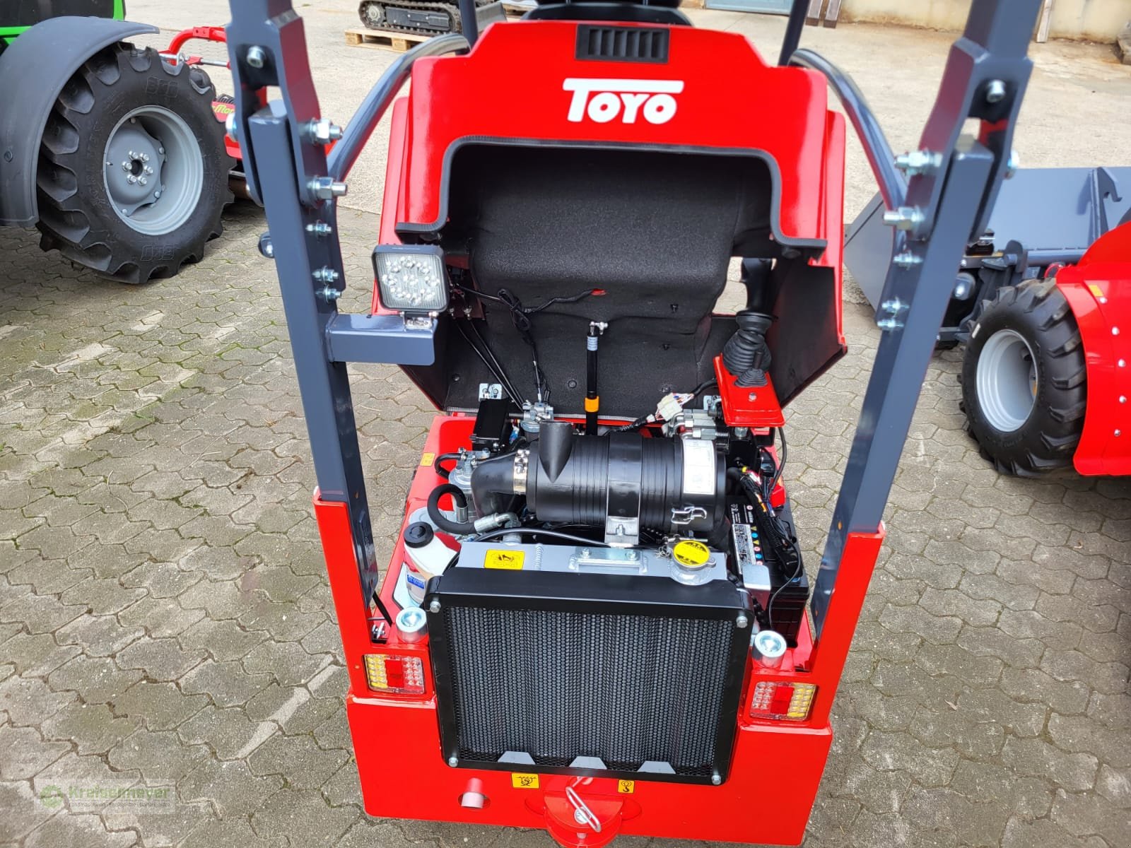 Hoflader des Typs Toyo Mini 522-II Bügel Stage V Kubota + Werkzeugaktion Schaufel + Palettengabel + Schneeschild kostenlos NEU, Neumaschine in Feuchtwangen (Bild 18)