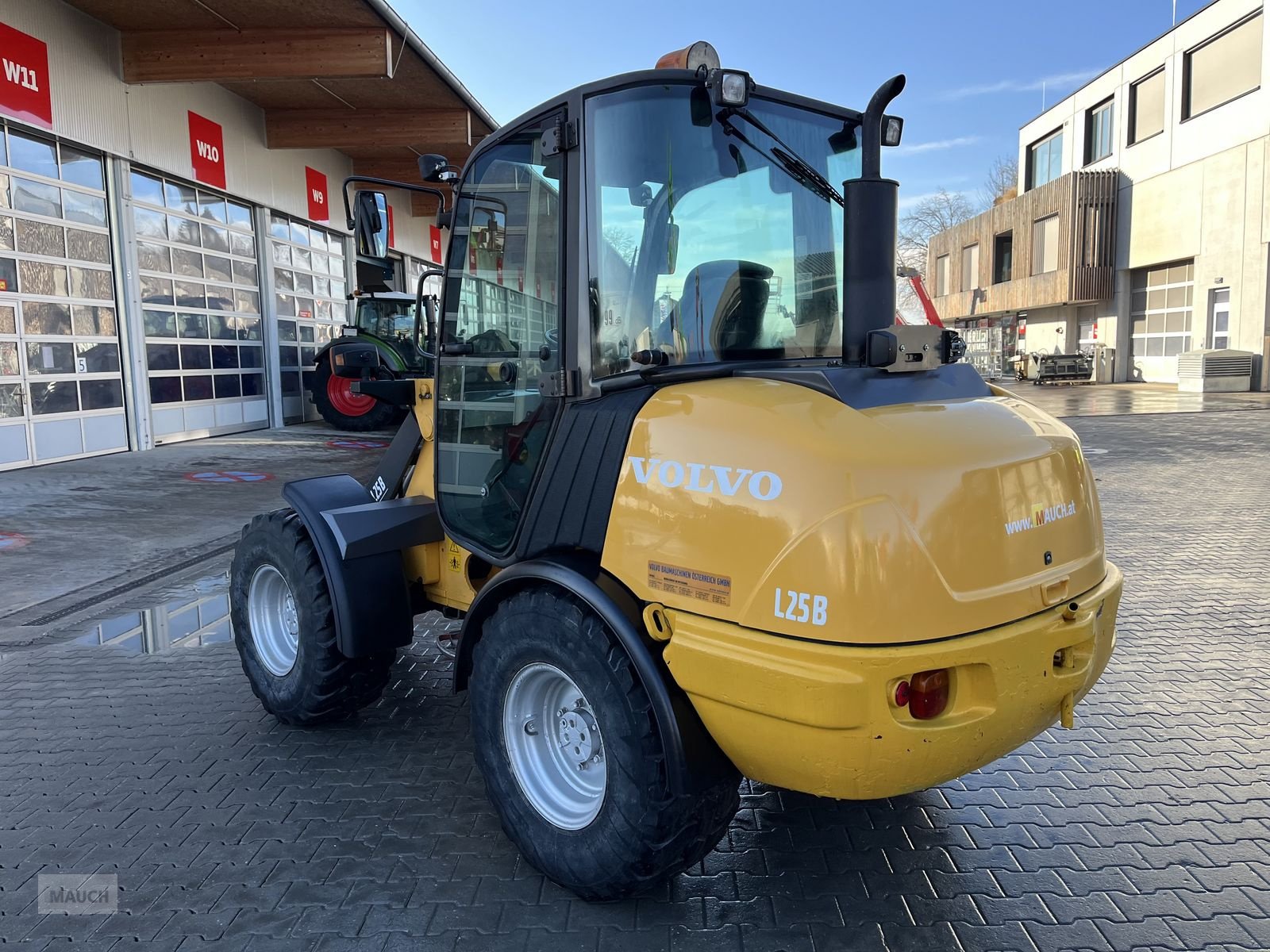 Hoflader des Typs Volvo L25B - P mit Kabine mit Schaufel & PG, Gebrauchtmaschine in Burgkirchen (Bild 13)