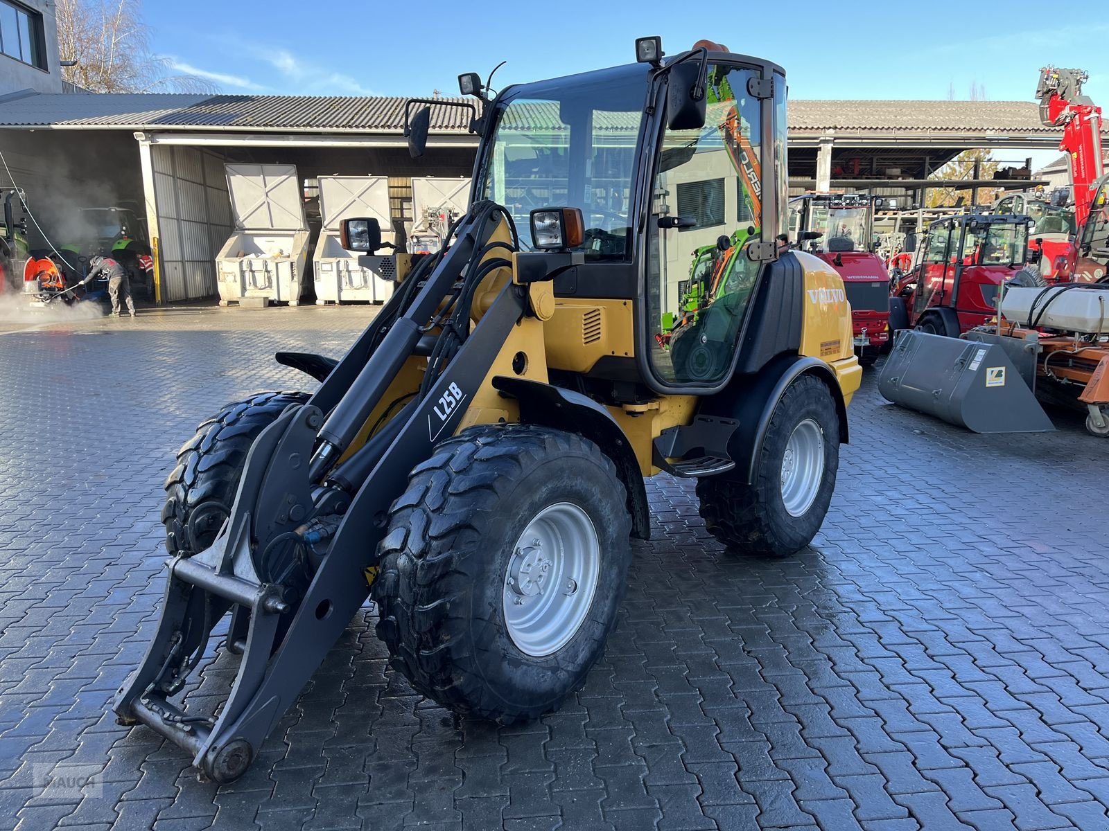 Hoflader des Typs Volvo L25B - P mit Kabine mit Schaufel & PG, Gebrauchtmaschine in Burgkirchen (Bild 1)